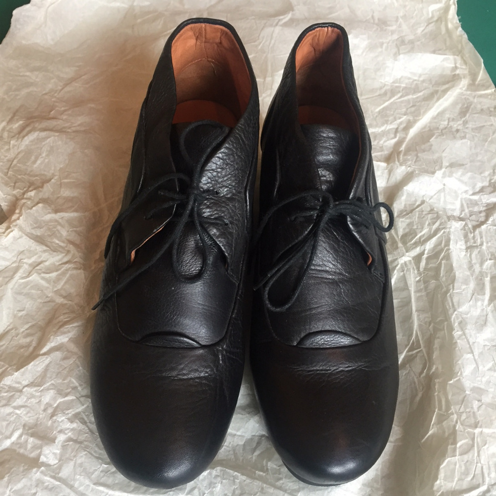 Gentle Souls Booties with hidden heels, size 9.5M